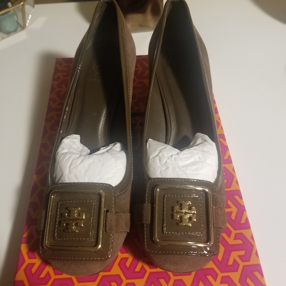MID-HEEL PUMP